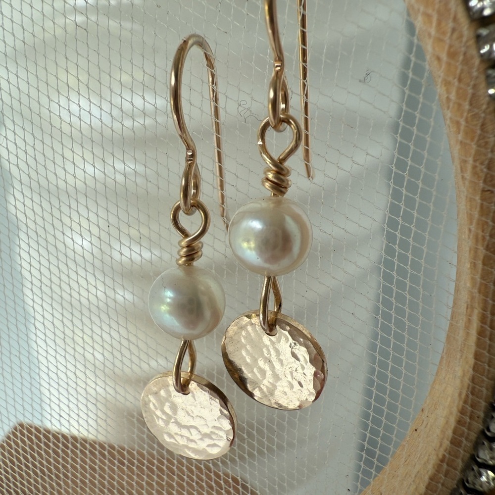 14K Gold Hammered Disc Pearl Earrings